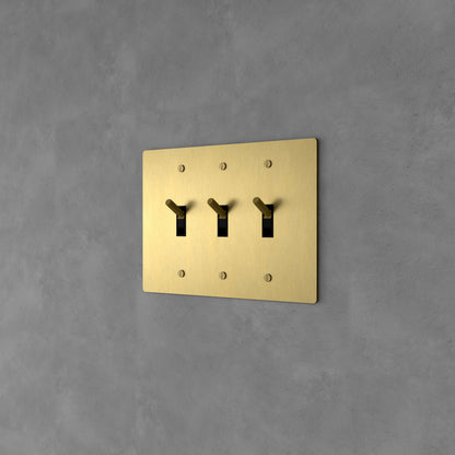 Luxe Messing Tuimelschakelaar Met Minimalistisch Design En Hoogwaardige Afwerking
