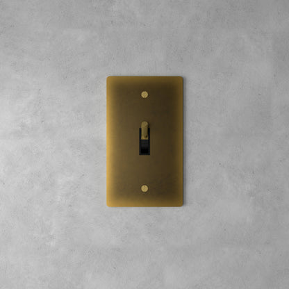 Luxe Messing Tuimelschakelaar Met Minimalistisch Design En Hoogwaardige Afwerking