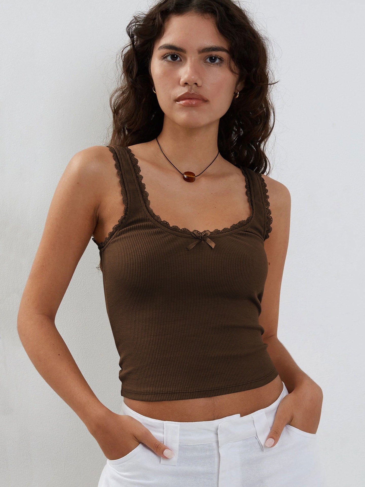 Vrouwelijke Tanktop met Kant en Ruffles Romantisch Design