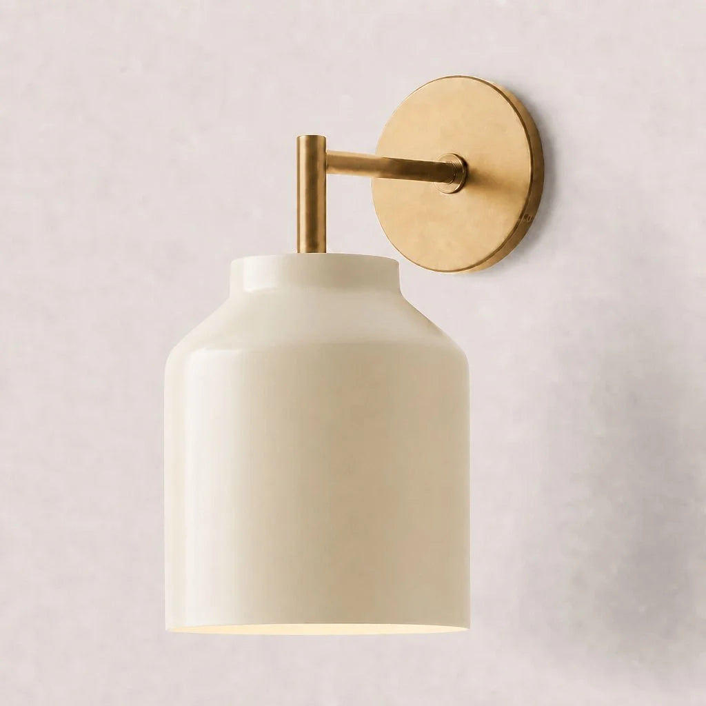 Wandlamp met Melkglazen Kap en Metalen Accenten Minimalistisch Design Sfeerlamp Hal Gang Slaapkamer