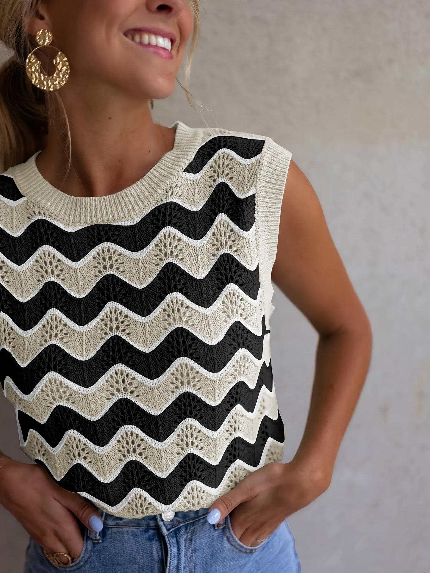 Dames Mouwloos Kabelgebreid Vest Met Contrasterende Halslijn