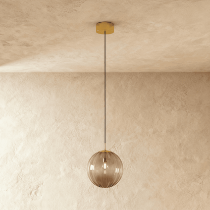 Glazen Hanglamp Met Ronde Kap En Tijdloze Elegantie