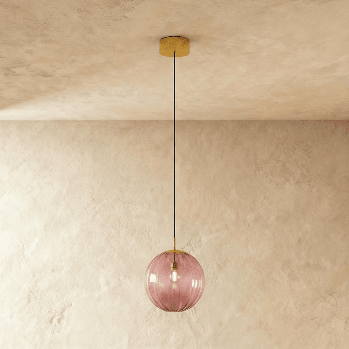 Glazen Hanglamp Met Ronde Kap En Tijdloze Elegantie
