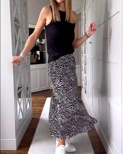Casual bedrukte lange rok in de kleur Zwart voor dames in stijl ideaal voor de lente.