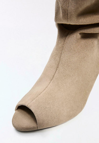 Vrouwelijke Kniekousen met Sleufjes en Hak in Slouchy Stijl