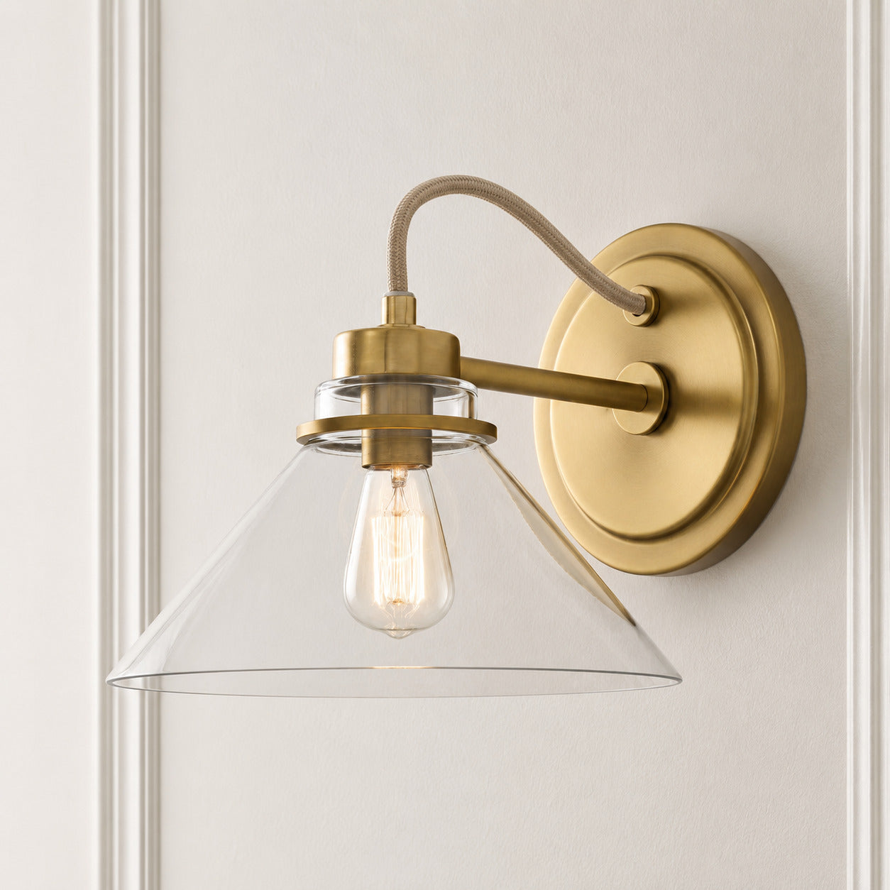 Globe Wandlamp met Gebogen Arm – Moderne Industriële Verlichting voor Badkamer, Slaapkamer en Gang
