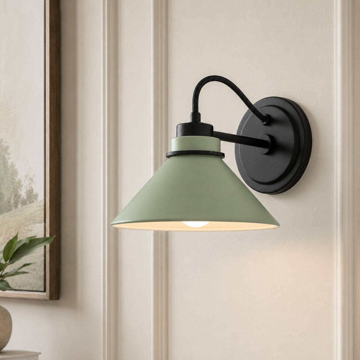 Globe Wandlamp met Gebogen Arm – Moderne Industriële Verlichting voor Badkamer, Slaapkamer en Gang