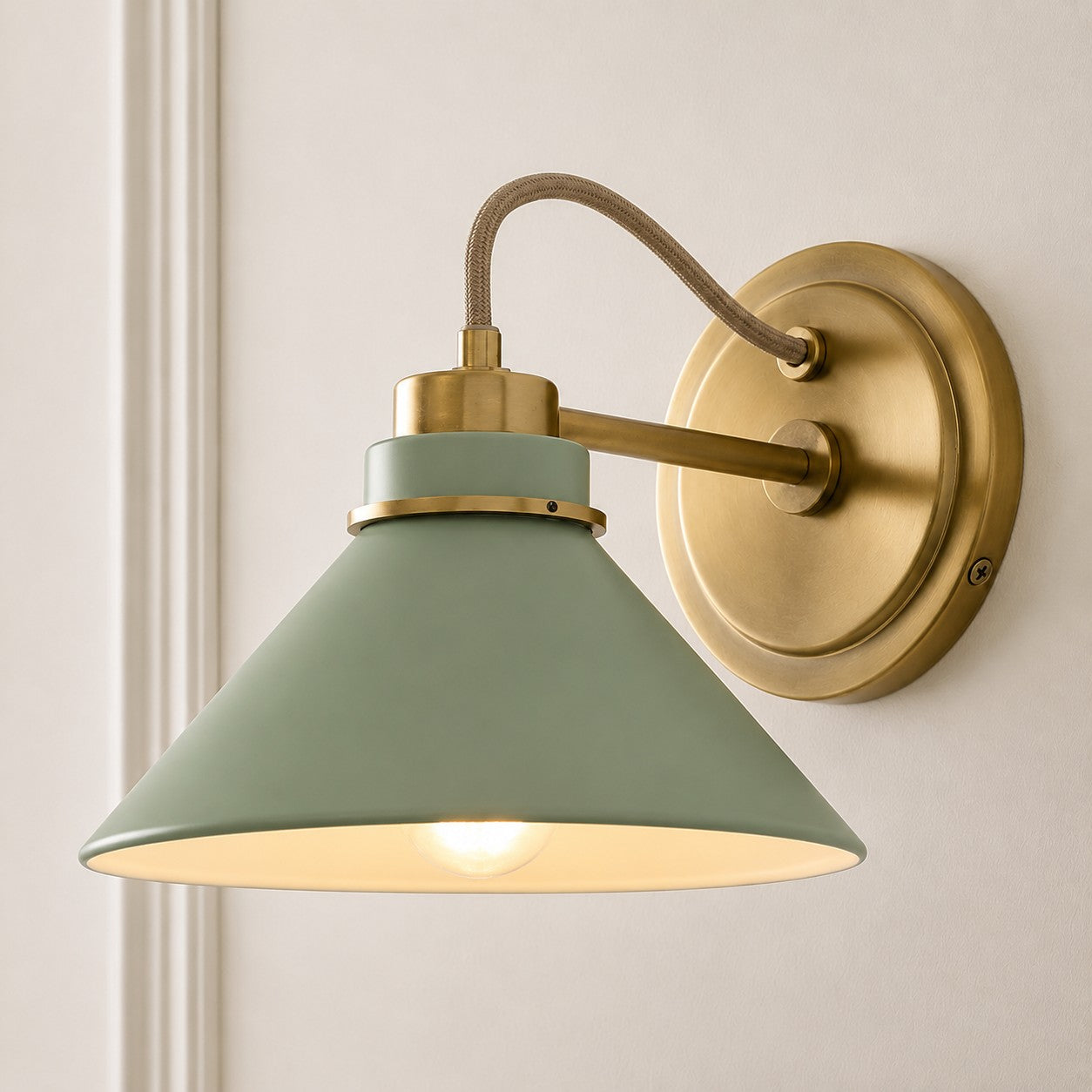 Globe Wandlamp met Gebogen Arm – Moderne Industriële Verlichting voor Badkamer, Slaapkamer en Gang