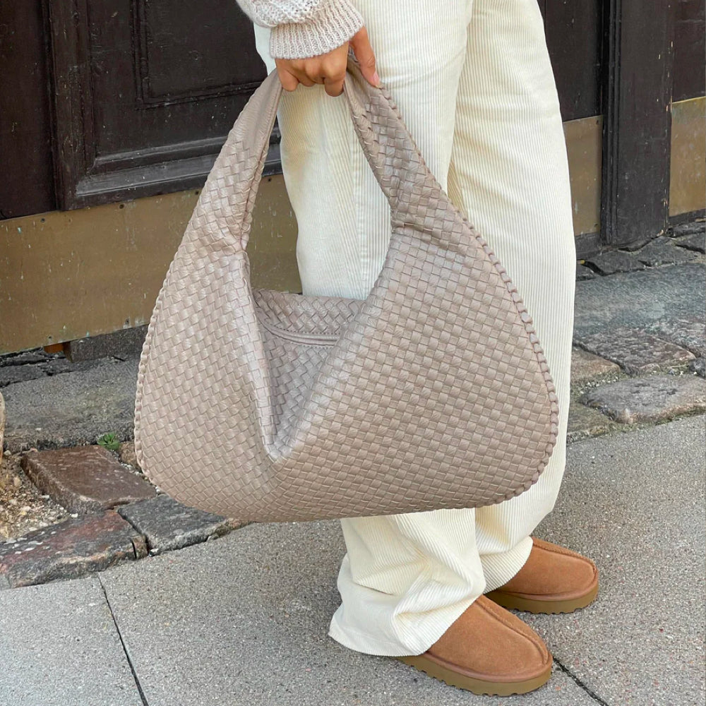 Grote Tote Bag voor Werk en Vrije Tijd - Stijlvol en Ruim wordt:
Tote Bag Grote Ruime Schoudertas voor Werk en Vrije Tijd