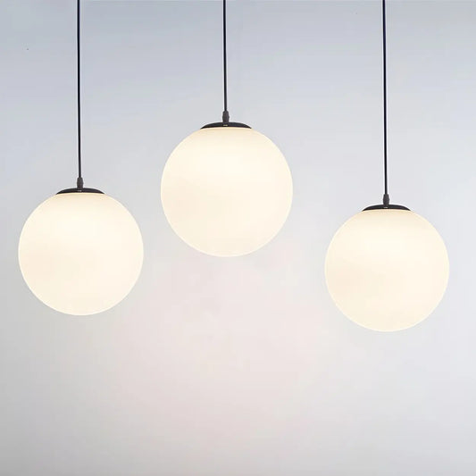 Moderne Witte Globe Hanglamp van Glas met Ronde Bolvorm in Diverse Maten voor Eetkamer en Woonkamer