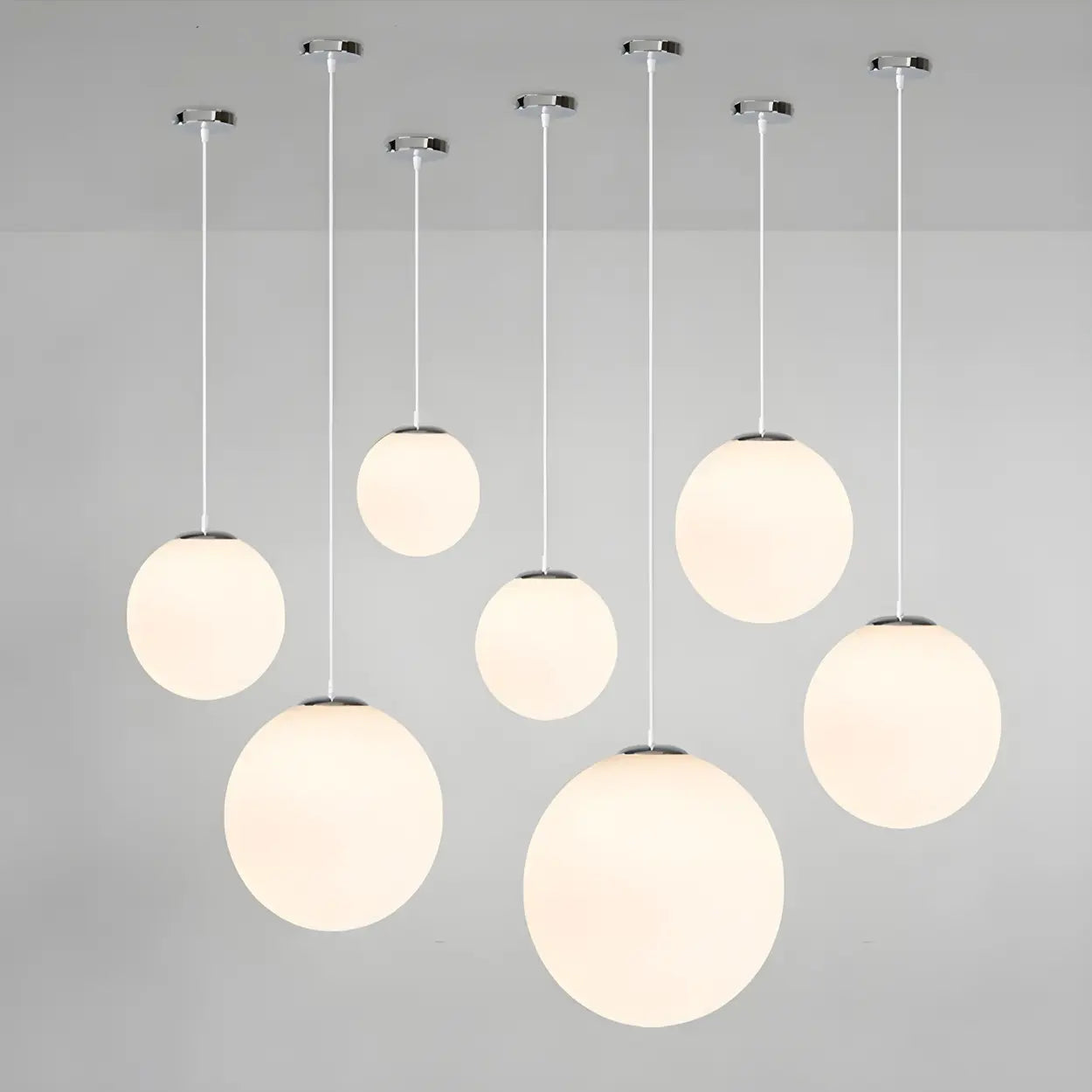 Moderne Witte Globe Hanglamp van Glas met Ronde Bolvorm in Diverse Maten voor Eetkamer en Woonkamer