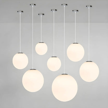 Moderne Witte Globe Hanglamp van Glas met Ronde Bolvorm in Diverse Maten voor Eetkamer en Woonkamer