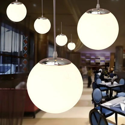 Moderne Witte Globe Hanglamp van Glas met Ronde Bolvorm in Diverse Maten voor Eetkamer en Woonkamer