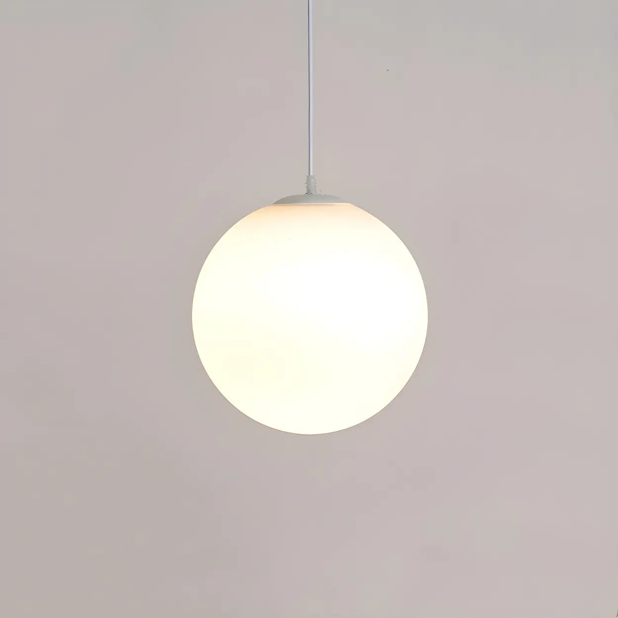 Moderne Witte Globe Hanglamp van Glas met Ronde Bolvorm in Diverse Maten voor Eetkamer en Woonkamer