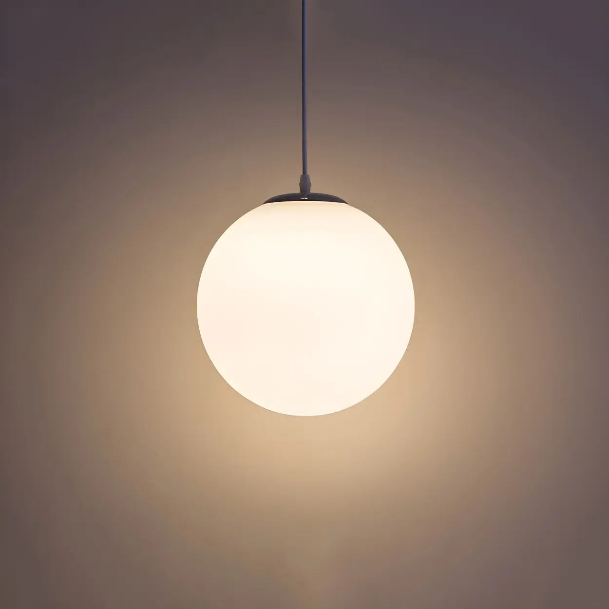 Moderne Witte Globe Hanglamp van Glas met Ronde Bolvorm in Diverse Maten voor Eetkamer en Woonkamer