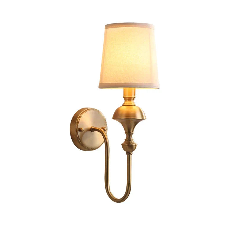 Koperen Wandlamp met Kegel Lampenkap - Enkele of Dubbele Kop - Elegant Design voor Slaapkamer en Gang