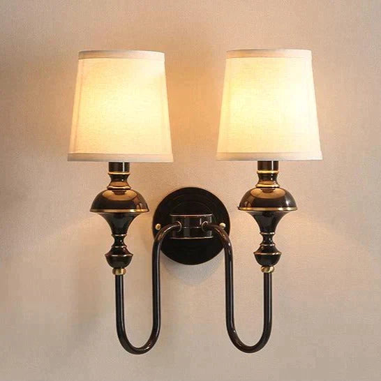 Koperen Wandlamp met Kegel Lampenkap - Enkele of Dubbele Kop - Elegant Design voor Slaapkamer en Gang