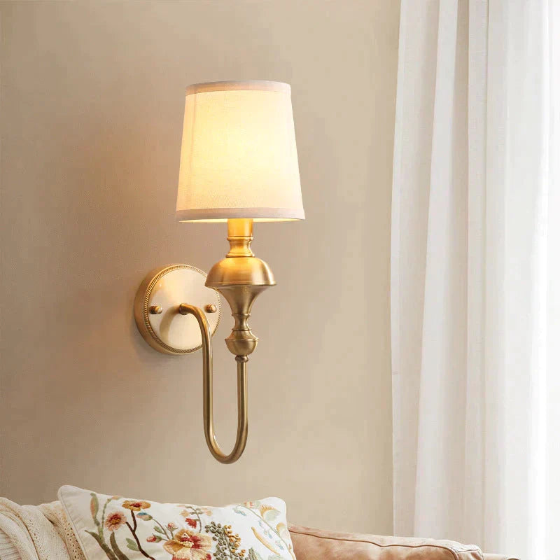 Koperen Wandlamp met Kegel Lampenkap - Enkele of Dubbele Kop - Elegant Design voor Slaapkamer en Gang