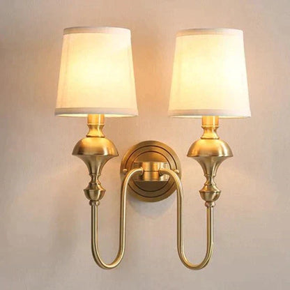 Koperen Wandlamp met Kegel Lampenkap - Enkele of Dubbele Kop - Elegant Design voor Slaapkamer en Gang