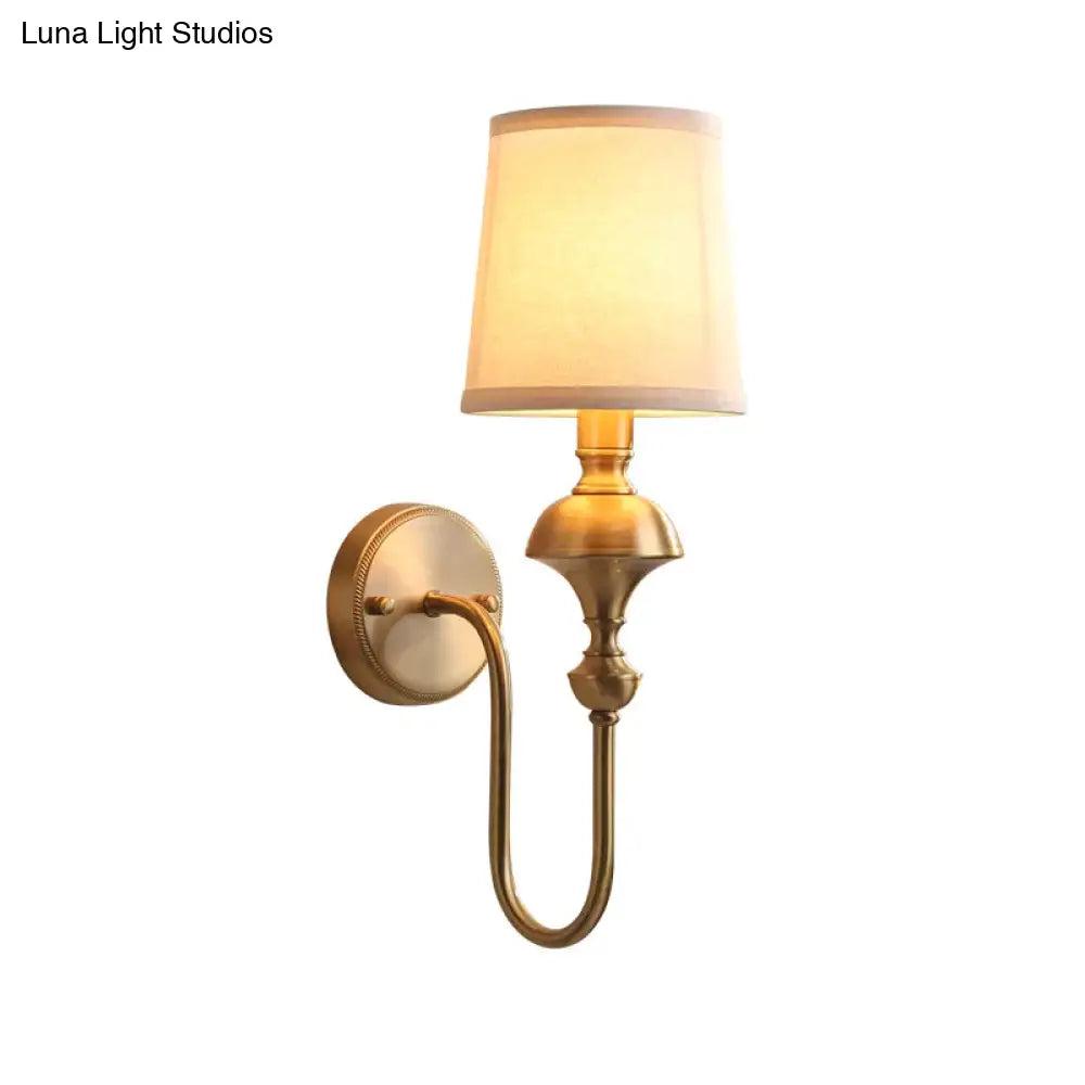 Koperen Wandlamp met Kegel Lampenkap - Enkele of Dubbele Kop - Elegant Design voor Slaapkamer en Gang