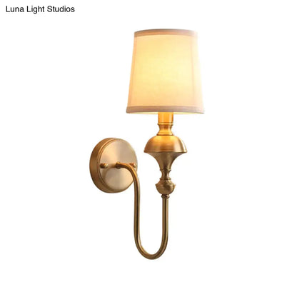Koperen Wandlamp met Kegel Lampenkap - Enkele of Dubbele Kop - Elegant Design voor Slaapkamer en Gang