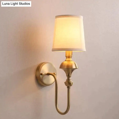 Koperen Wandlamp met Kegel Lampenkap - Enkele of Dubbele Kop - Elegant Design voor Slaapkamer en Gang