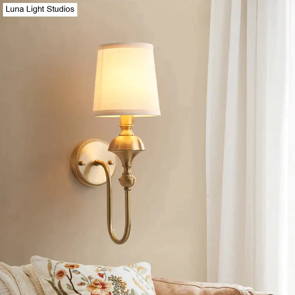 Koperen Wandlamp met Kegel Lampenkap - Enkele of Dubbele Kop - Elegant Design voor Slaapkamer en Gang