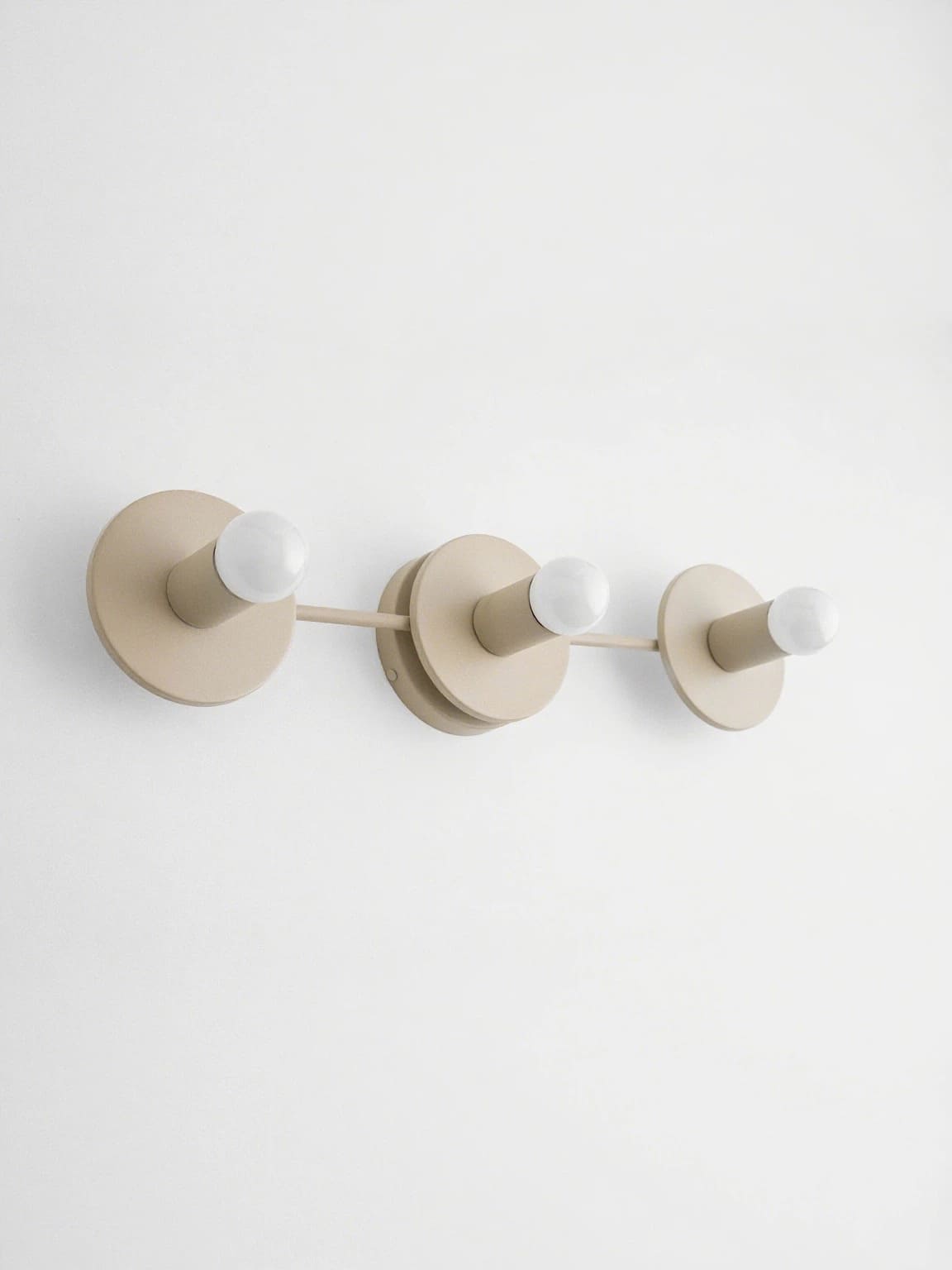Minimalistische Badkamerlamp met Drie Lichtpunten - Verkrijgbaar in Meerdere Kleuren