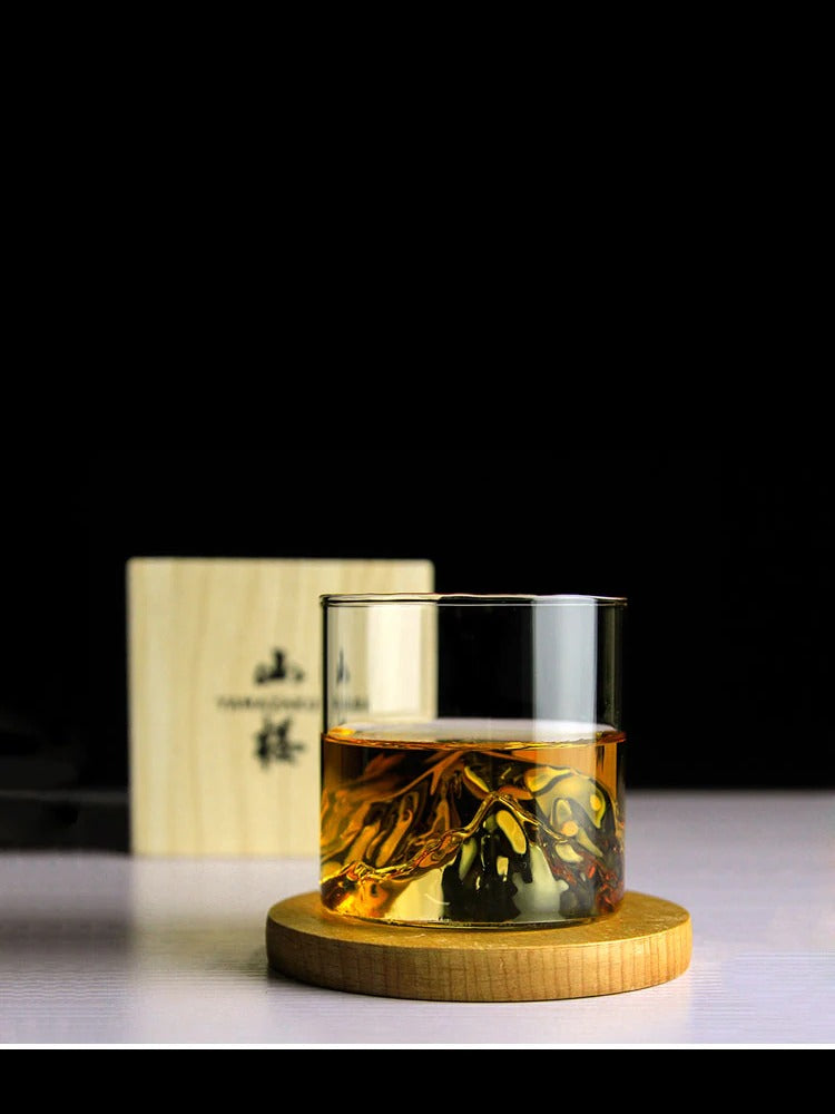Japans Whisky Glas met 3D Bergrelief 200ml - Hittebestendig Kristalglas met Houten Geschenkdoos - Uniek Geografisch Design voor Whisky Liefhebbers