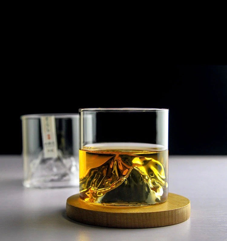 Japans Whisky Glas met 3D Bergrelief 200ml - Hittebestendig Kristalglas met Houten Geschenkdoos - Uniek Geografisch Design voor Whisky Liefhebbers