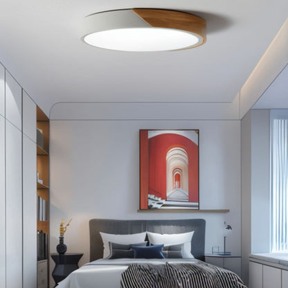Minimalistische LED Plafondlamp Met Houten Accenten En Zachte Lichtverdeling