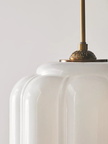 Vintage Kroonluchter met Crèmekleurige Glazen Kappen – Hanglamp in Retro-Stijl voor Eetkamer & Woonkamer