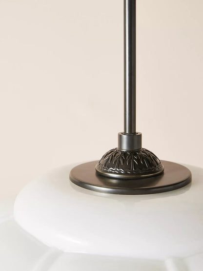 Vintage Kroonluchter met Crèmekleurige Glazen Kappen – Hanglamp in Retro-Stijl voor Eetkamer & Woonkamer