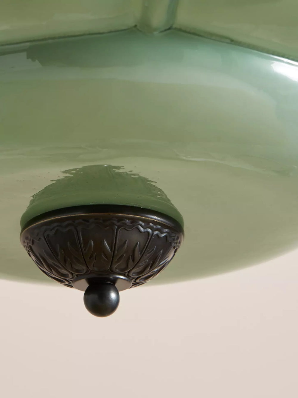 Vintage Kroonluchter met Crèmekleurige Glazen Kappen – Hanglamp in Retro-Stijl voor Eetkamer & Woonkamer