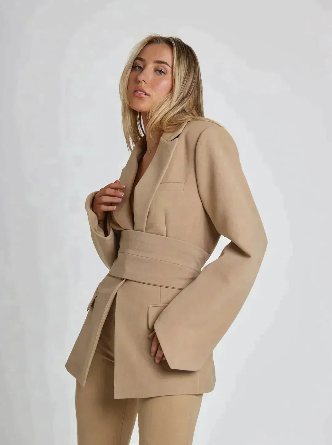 Dames Blazer Met Extra Riemen en Knopen voor Een Stijlvolle Look - StudioMarella
