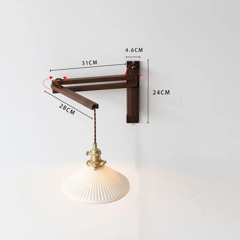Verstelbare Houten Wandlamp met Keramieke Kap – Landelijke Stijl met Knopschakelaar