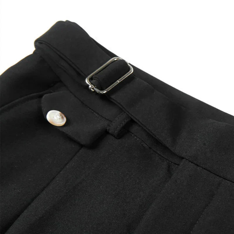 Dries | Korte broek met elegantie in de kleur Zwart voor heren in stijl ideaal voor de lente.