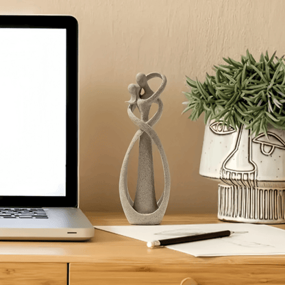 Abstracte Sculptuur van Liefde – Decoratief Kunstobject met Symbolische Betekenis
