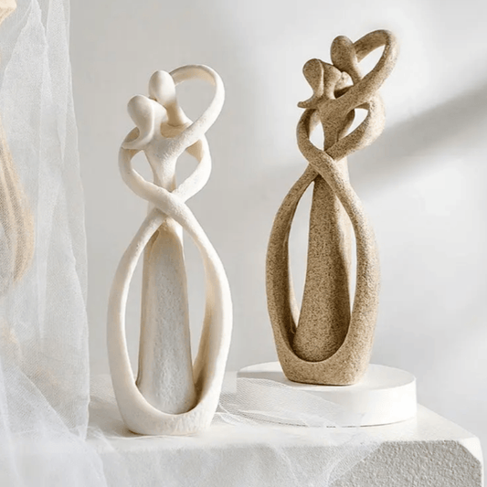 Abstracte Sculptuur van Liefde – Decoratief Kunstobject met Symbolische Betekenis