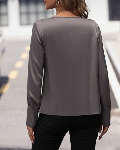 Effen kleur blouse met plooien in de kleur Grijs voor dames in stijl ideaal voor de herfst.
