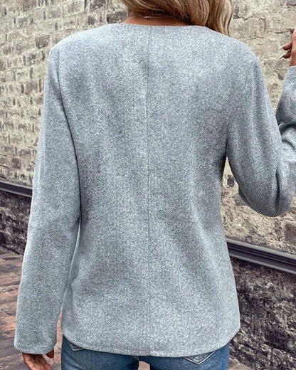 Elegante gebreide jas in een contrasterende kleur in de kleur Grijs voor in stijl ideaal voor de herfst.