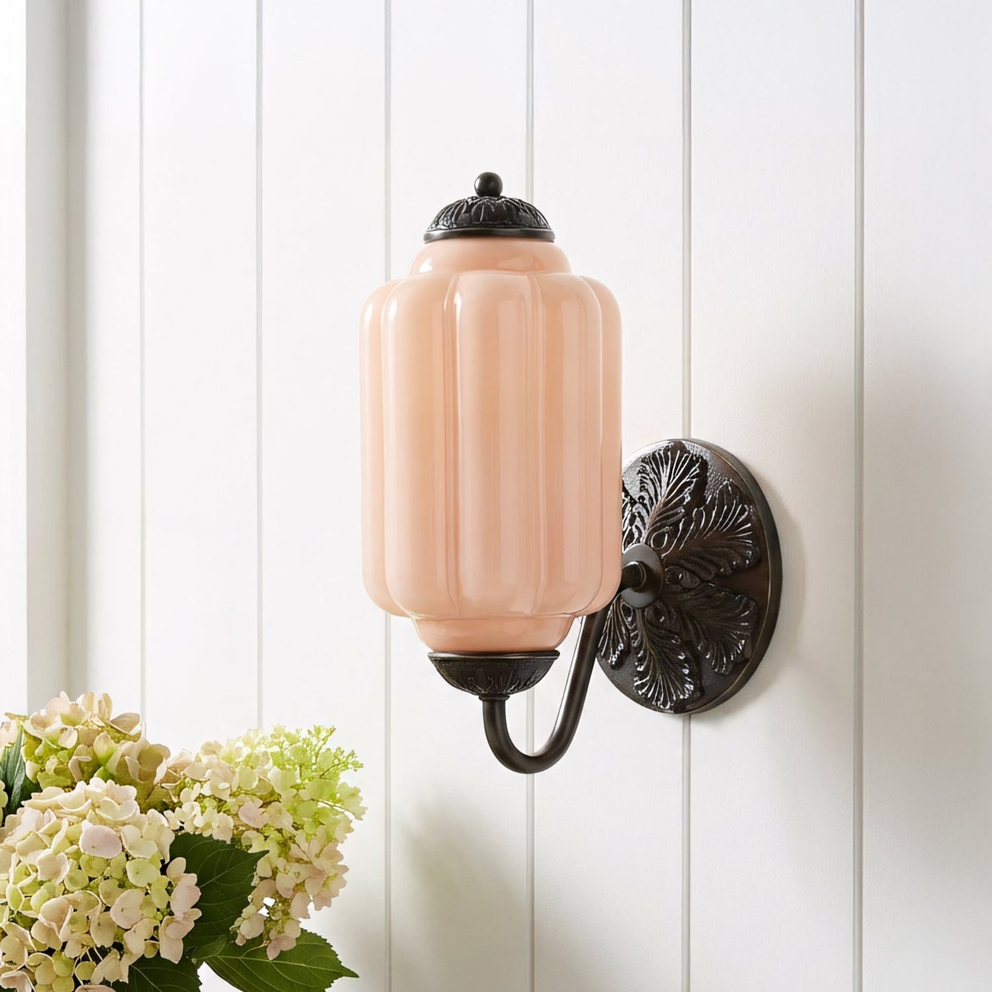 Vintage Wandlamp met Melkglas en Geolied Messing – Klassieke Retro Verlichting voor Hal, Slaapkamer, Woonkamer