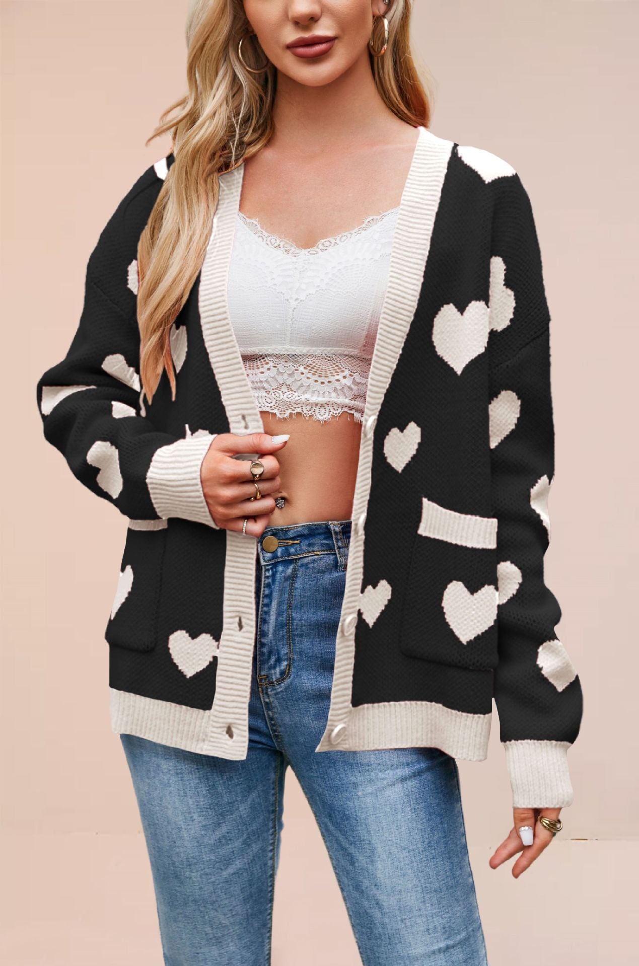 Dames Gebreide Vest met Hartjes en Contrasterende Details wordt 
Dames Vest Gebreid met Hartjes en Kleurrijk Detail