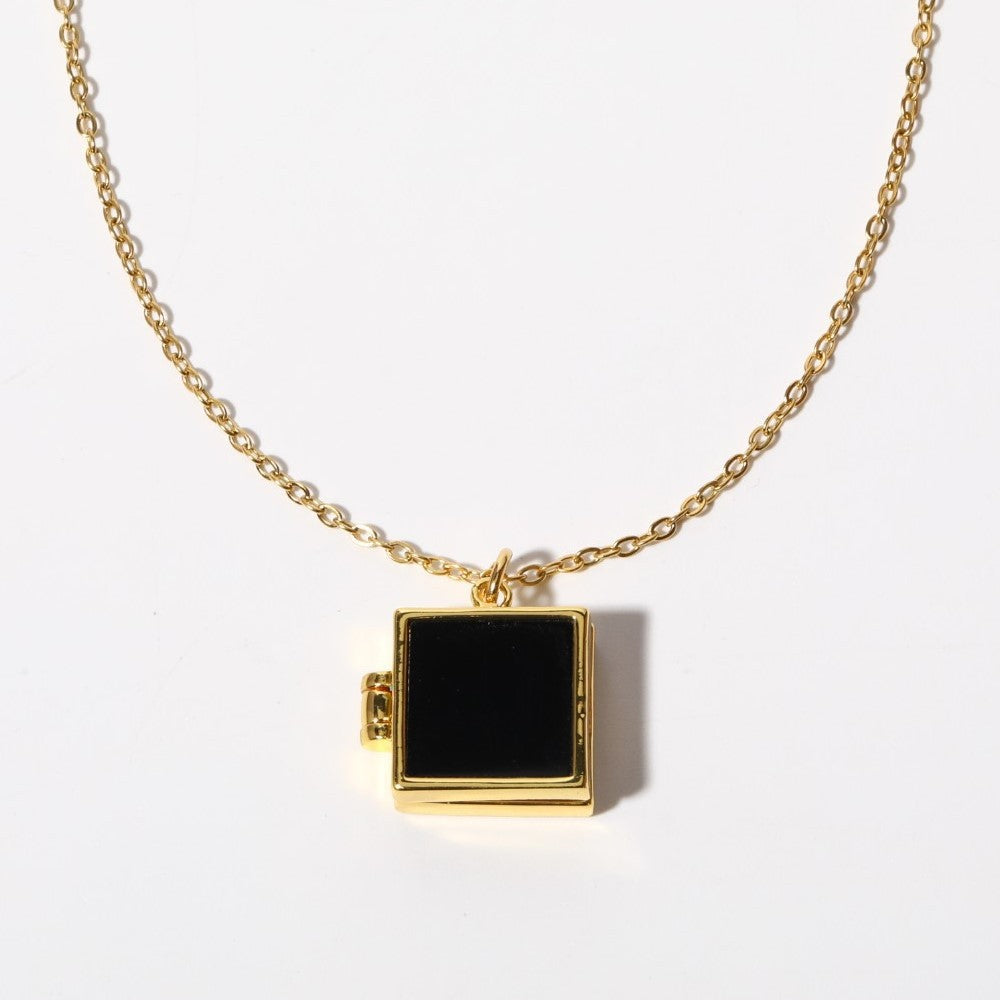 Gouden Medaillon Halsketting met Maan en Ster voor Vrouwen