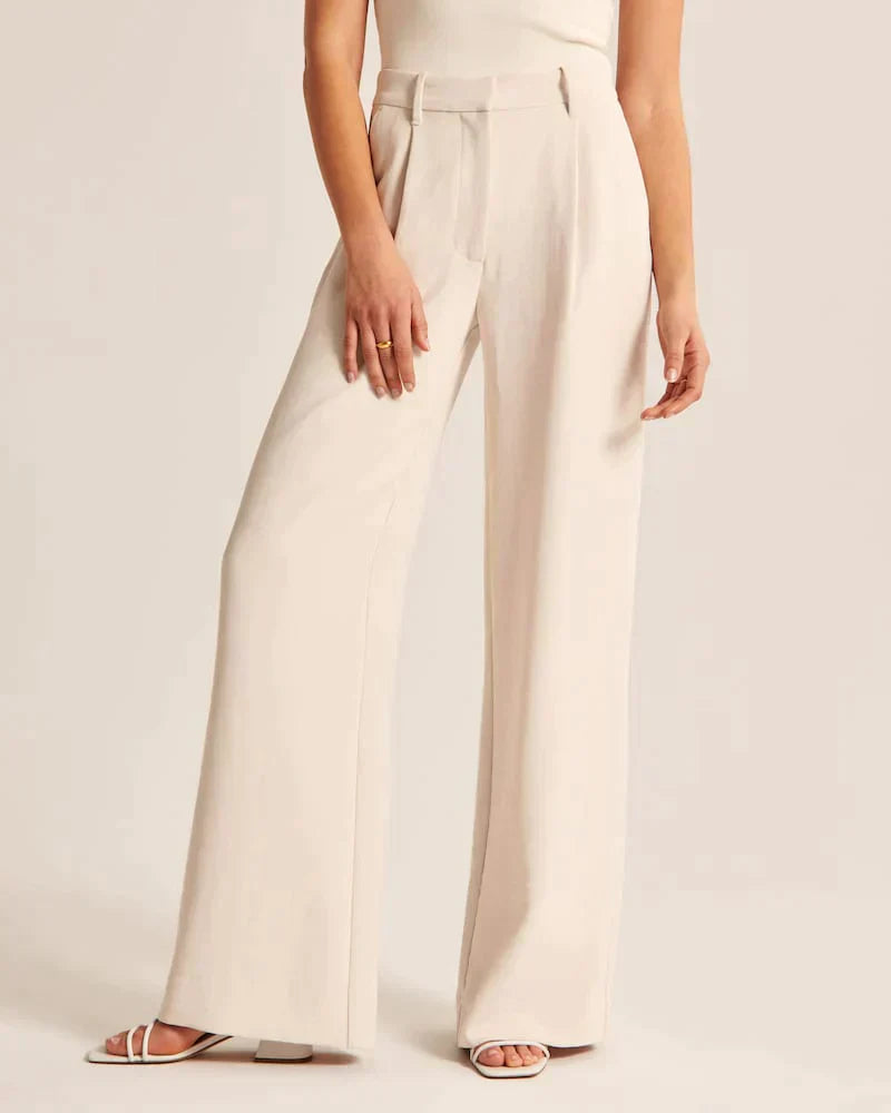 Femke | Elegante getailleerde damesbroek in de kleur Beige voor dames in stijl ideaal voor de lente.