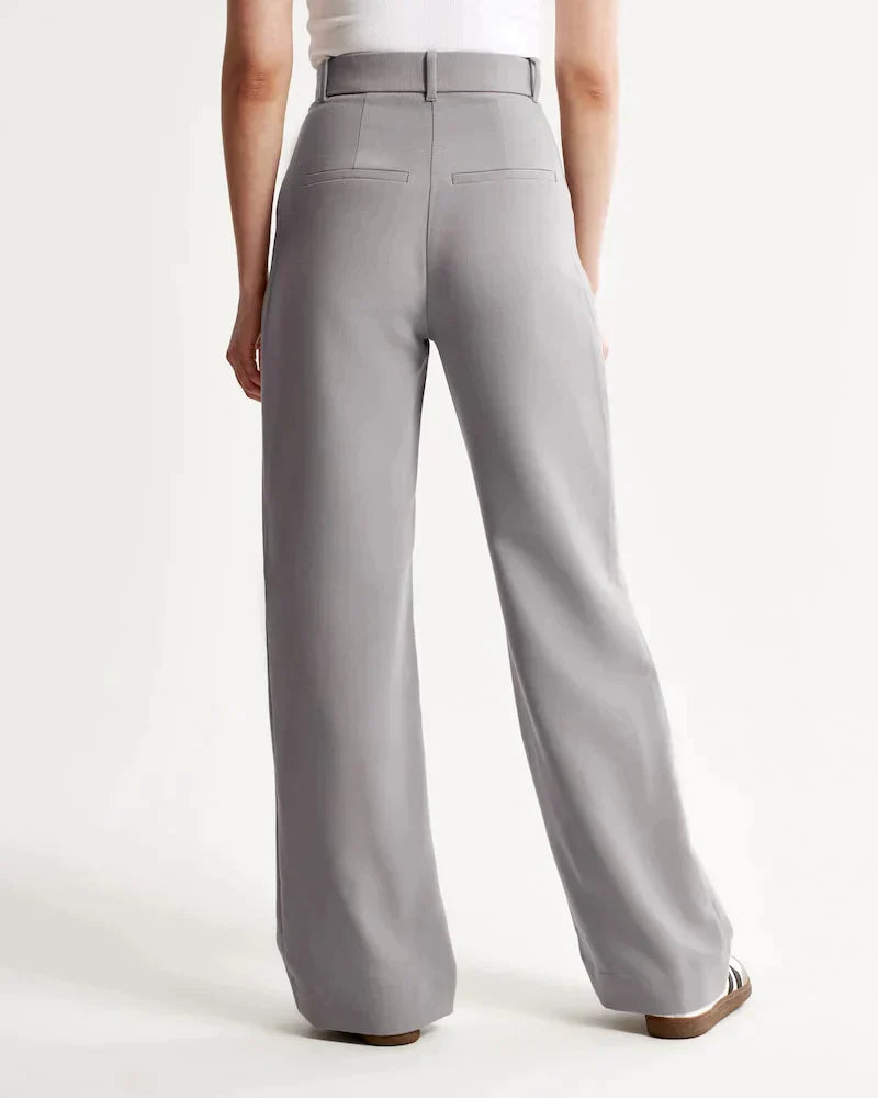 Femke | Elegante getailleerde damesbroek in de kleur Zwart voor dames in stijl ideaal voor de lente.