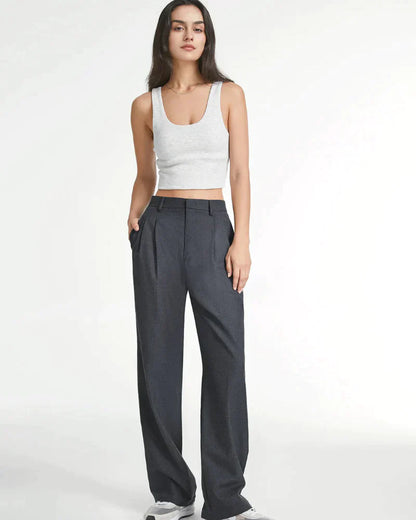 Femke | Elegante getailleerde damesbroek in de kleur Zwart voor dames in stijl ideaal voor de lente.