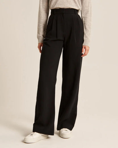 Femke | Elegante getailleerde damesbroek in de kleur Zwart voor dames in stijl ideaal voor de lente.