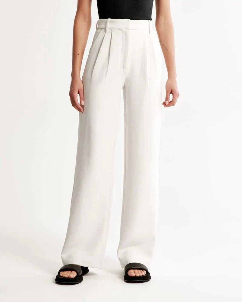 Femke | Elegante getailleerde damesbroek in de kleur Wit voor dames in stijl ideaal voor de lente.