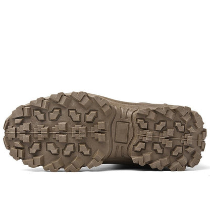 Stap vol vertrouwen de koude dagen tegemoet met deze stoere militaire winterlaarzen voor dames, genaamd Femke. Gemaakt van pluche en katoen voor ultieme warmte en comfort, met een stevige constructie, luxe voering, uitstekende grip en ondersteuning - ideaal voor stedentrips en stevige wandelingen tijdens de wintermaanden.